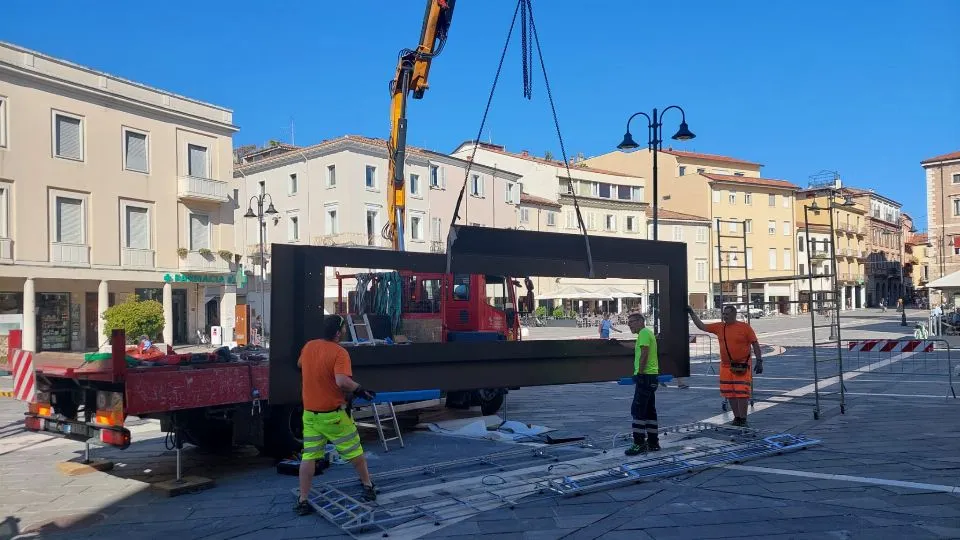 gli operai in piazza