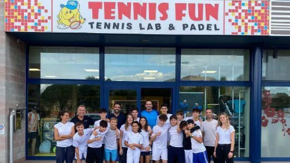 Il gruppo dei giocatori e dei tecnici del Circolo Tennis Cicconetti a Tennis Fun