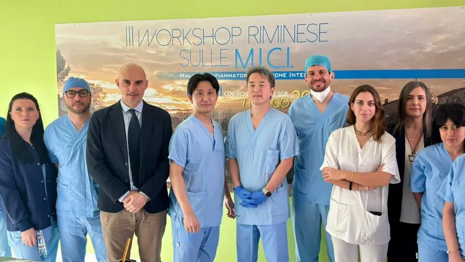 Il Prof. Saito e il dottor Di Marco con l’equipe di Gastroenterologia dell’ospedale di Rimini