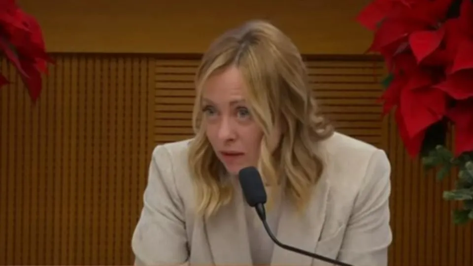 Giorgia Meloni in conferenza stampa