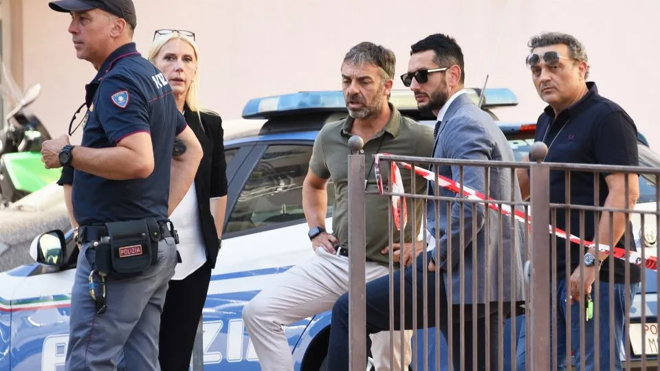 Il capo della Mobile, Marco Masia, con i suoi uomini (repertorio)
