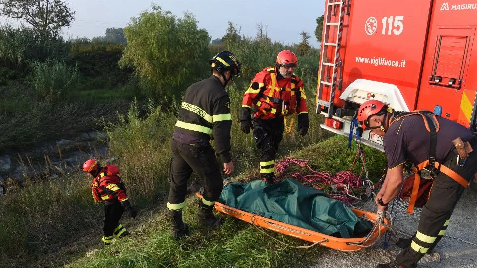 il ritrovamento del cadavere (foto Migliorini)