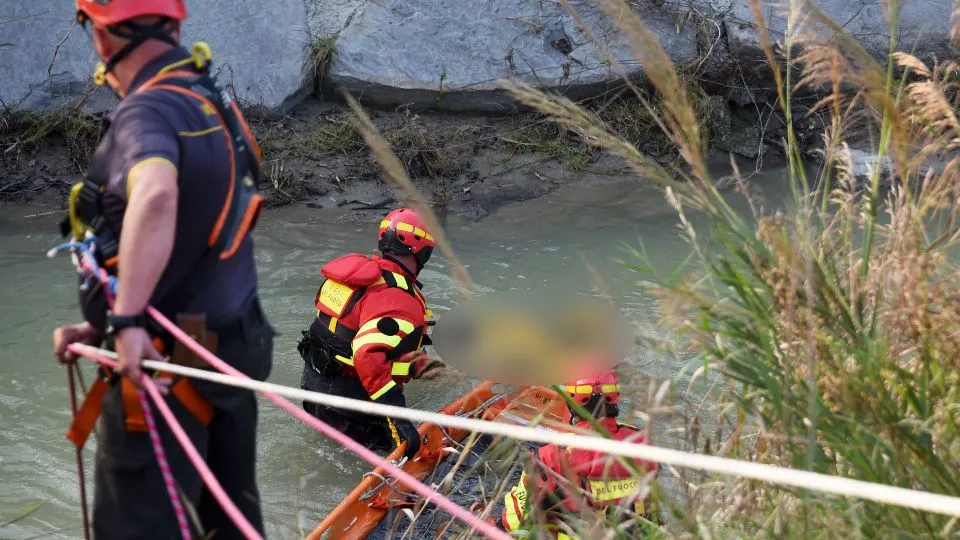 il recupero del cadavere (foto migliorini)