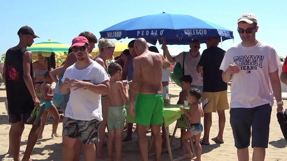 un brindisi contro lo stallo al bagno 109 di Rimini