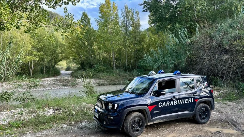 i carabinieri sull’argine del Conca
