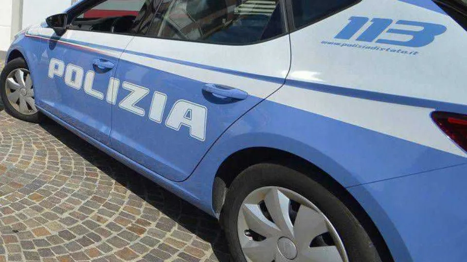 una Volante della Polizia

