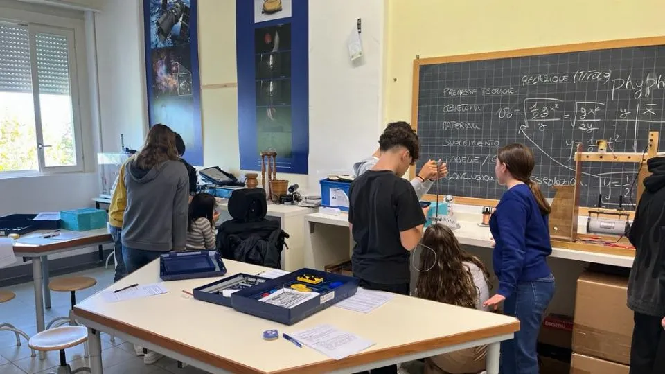 il concorso scuole Karis