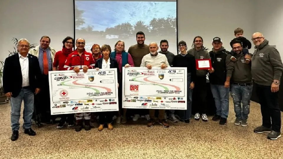 la consegna al palazzo del Turismo
