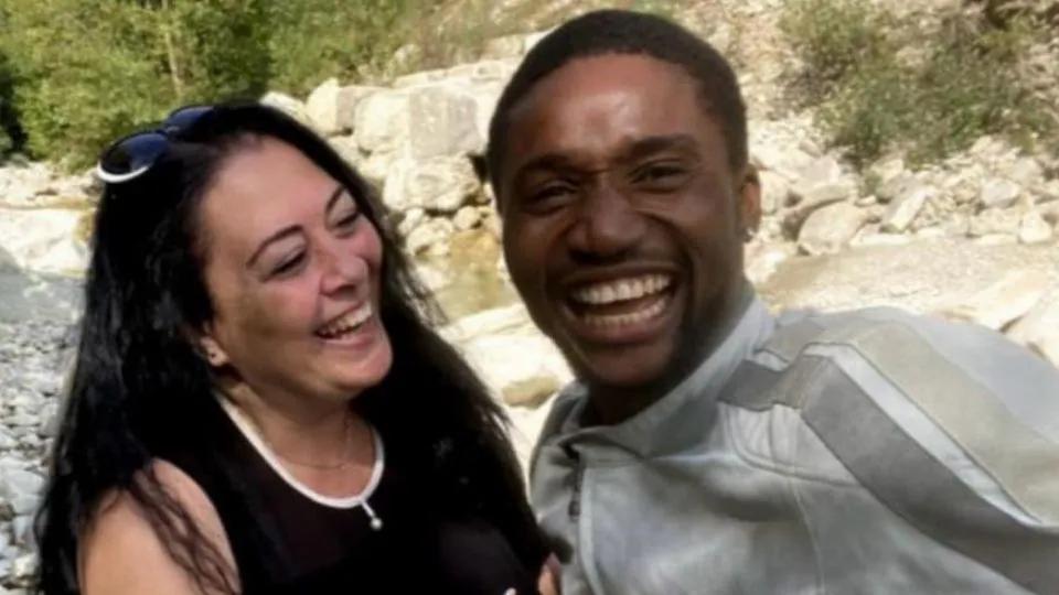 Manuela e Louis, felici insieme, durante uno dei loro incontri
