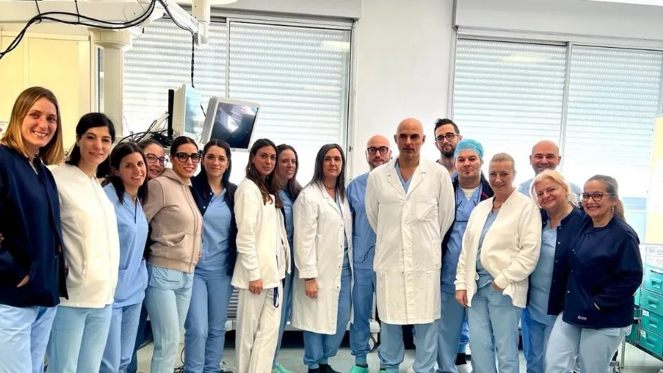 Il dottor Di Marco con l’equipe di Gastroenterologia dell’infermi