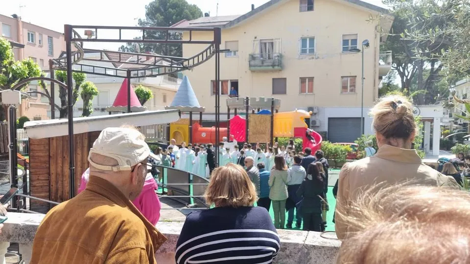 la benedizione del nuovo parco giochi