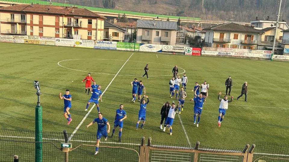 L’esultanza della Sampierana dopo la vittoria contro il Fratta Terme