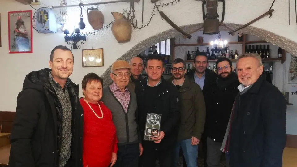 foto di gruppo alla consegna
