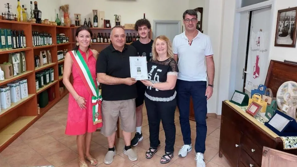 la consegna del riconoscimento
