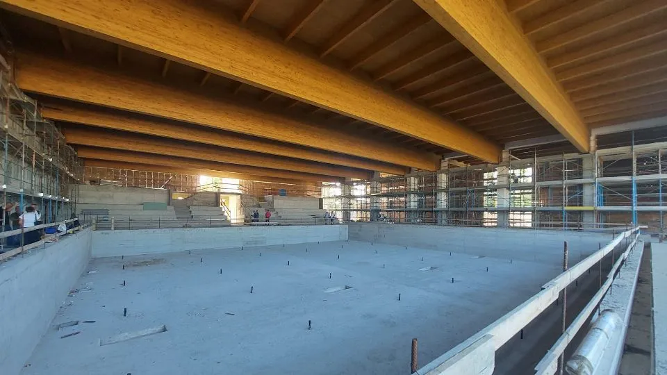 l’interno della piscina di Viserba
