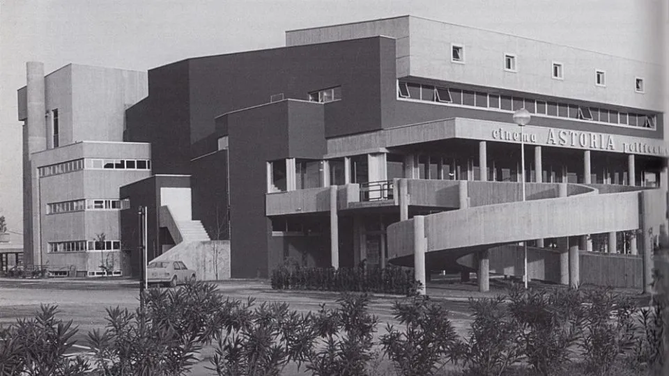 una foto storica del cinema Astoria