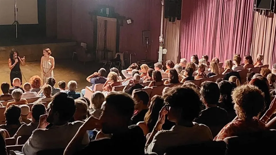 il pubblico alla sala Jolly dell’ex cinema Astoria (da fb Chiara Bellini)