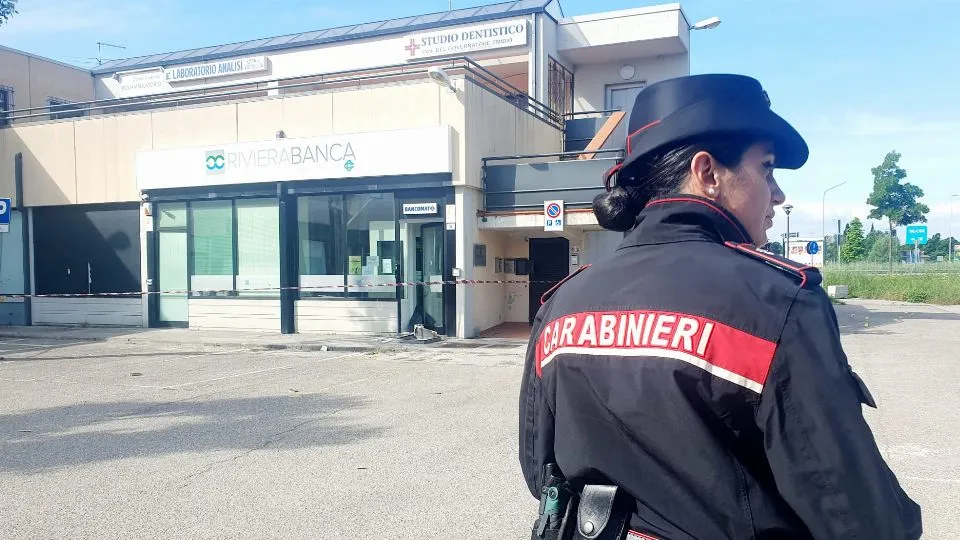 i rilievi dei carabinieri (foto Adriapress)