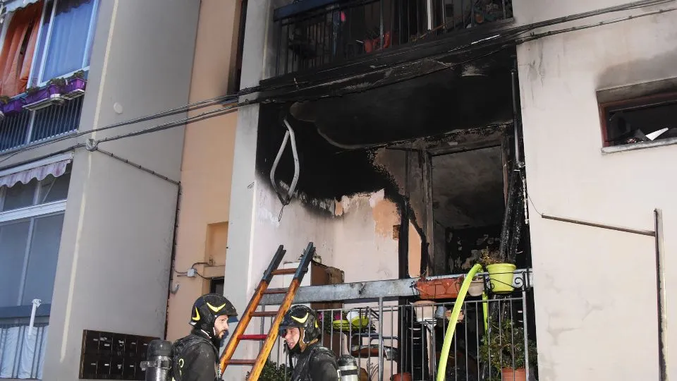 Incendio condominio di via Balilla a Rimini © Adriapress