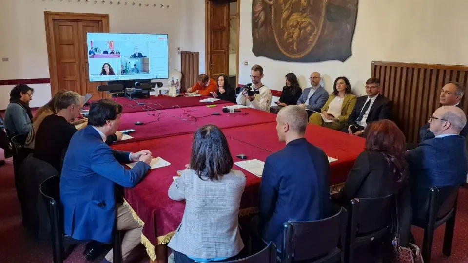 la firma del piano città in Municipio
