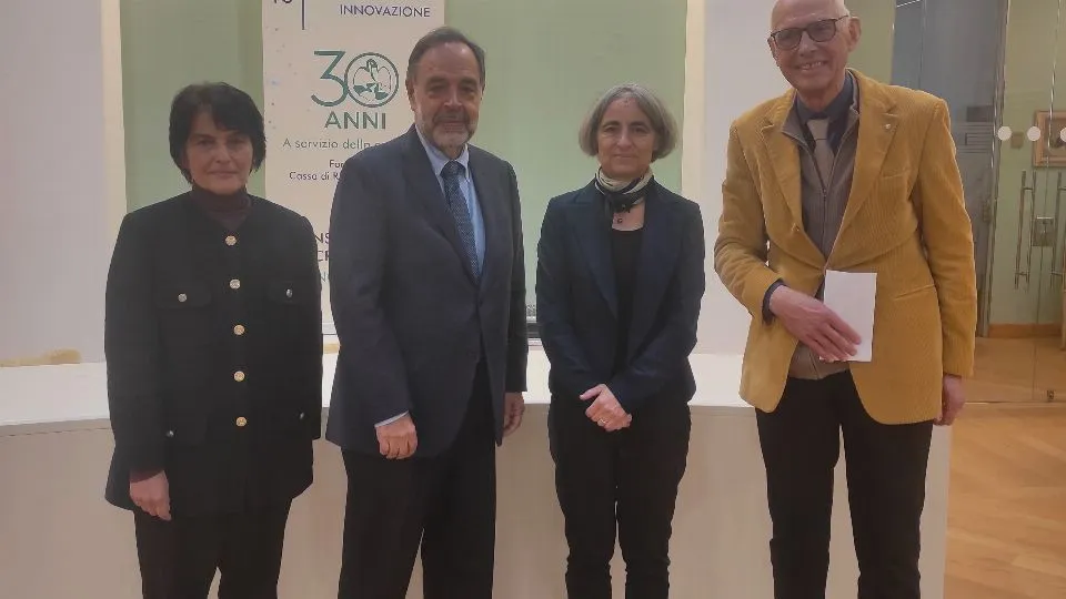 da sinistra, Prof.ssa Elettra Agliardi, Prof. Anastasios Xepapadeas e Prof.ssa Anna Montini del Campus di Rimini e il Presidente della Fondazione Paolo Pasini