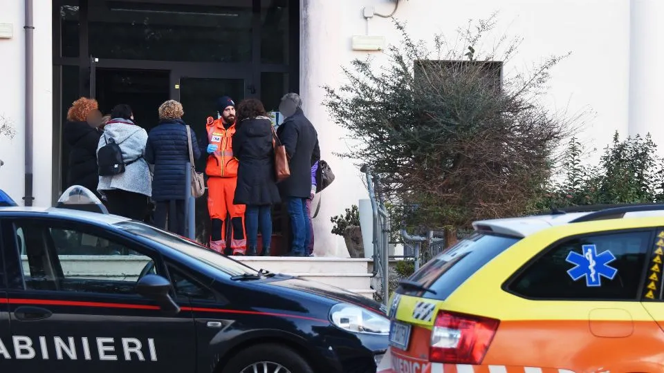 carabinieri e 118 sul posto (foto Migliorini)
