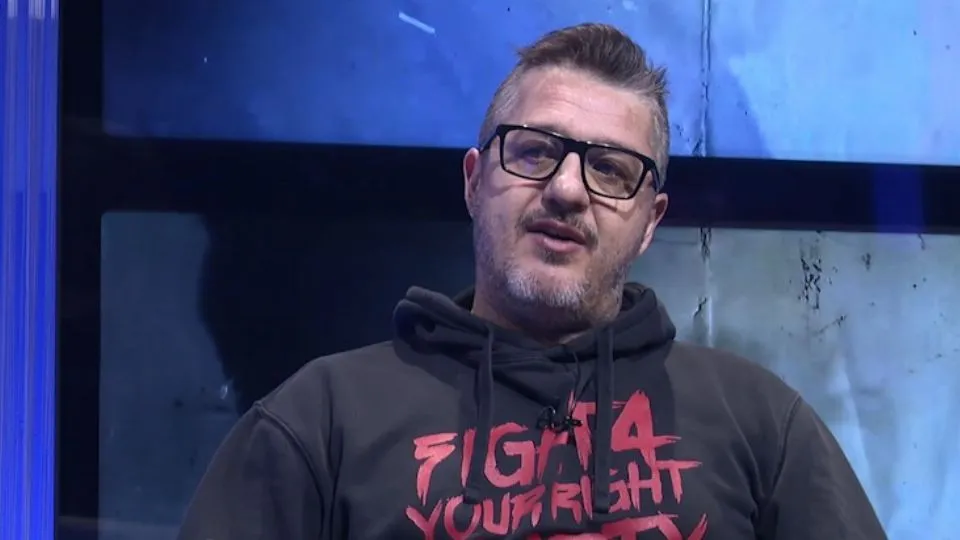 Stefano Word Serio negli studi di Icaro TV