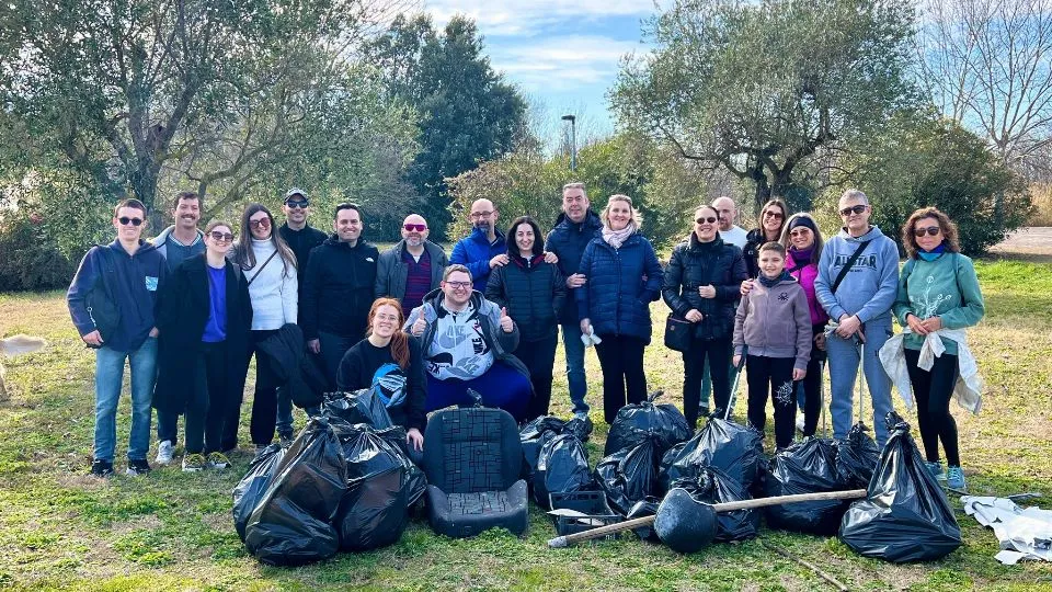 la raccolta dei rifiuti al parco degli Agolanti
