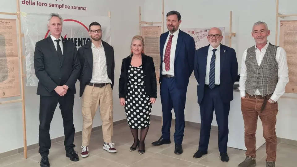 foto di gruppo alla presentazione
