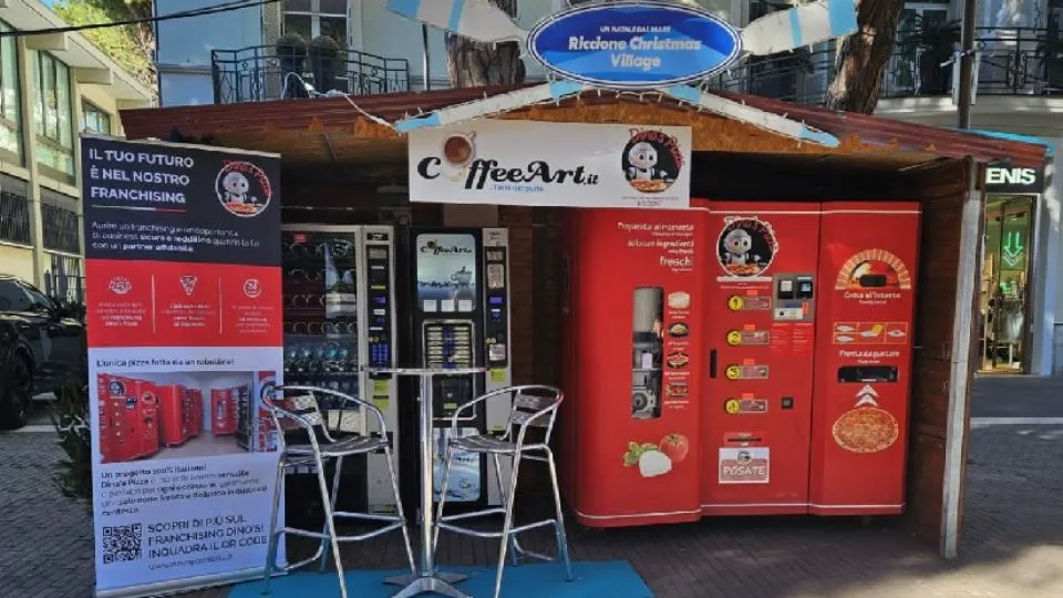 lo stand di Dino’s Pizza
