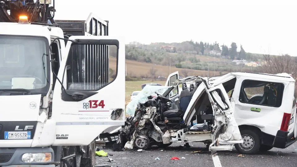 L’incidente stradale in via Ventena Morciano – foto Adriapress.
