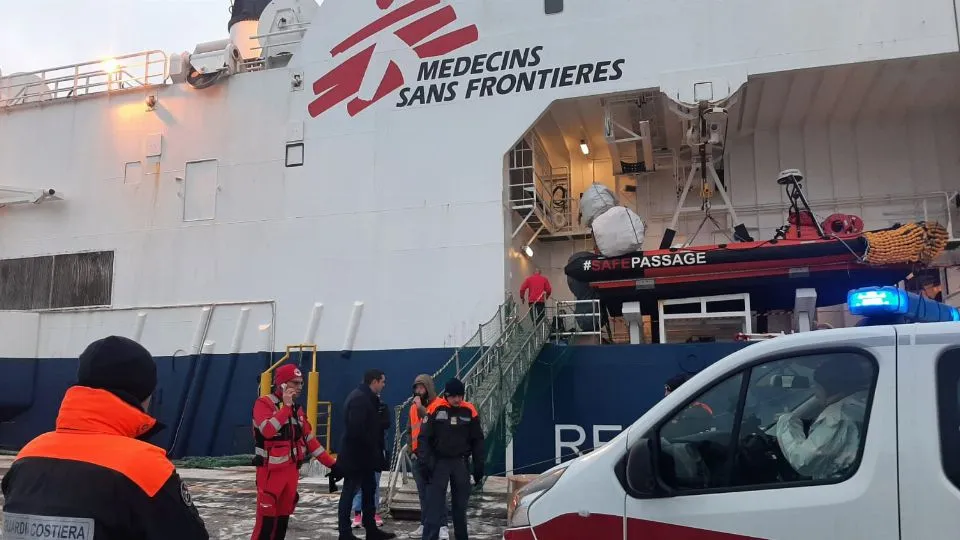 Uno sbarco dalla Geo Barents a Ravenna
