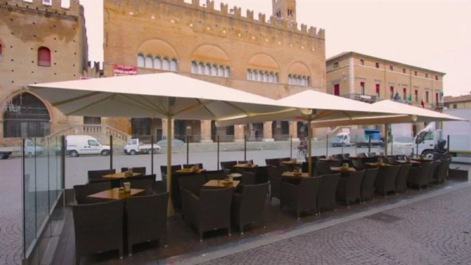 Un dehor in piazza Cavour 
