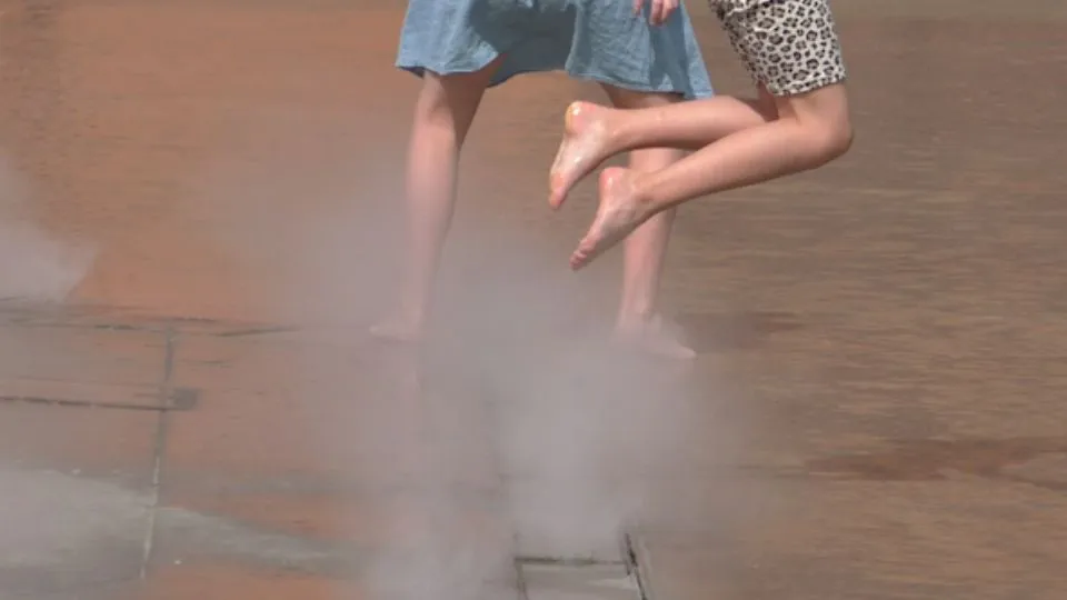 giochi d’acqua oggi in piazza Malatesta (@newsrimini)