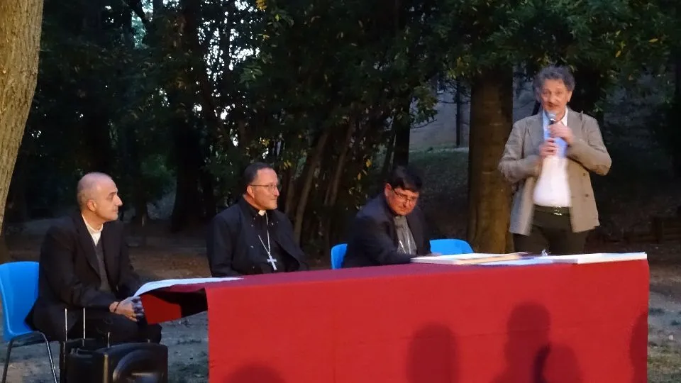 un incontro nel giardino dell’ISSR Marvelli
