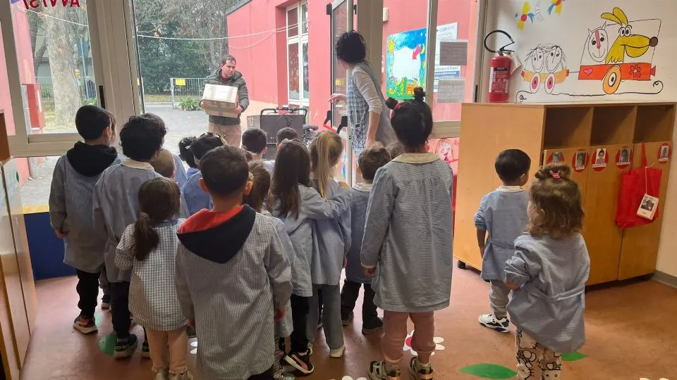 i bimbi che aspettano i libri
