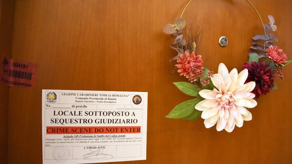 L’appartamento di via Terranova con i sigilli (foto Migliorini)