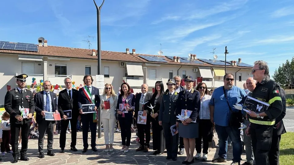 foto di gruppo all’intitolazione
