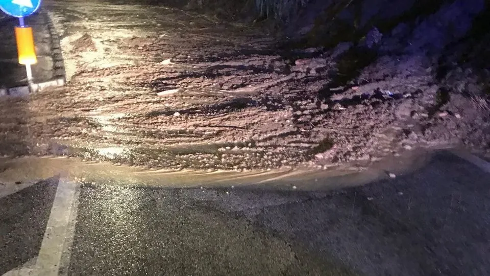 lo smottamento a San Clemente (fb Mirna Cecchini)
