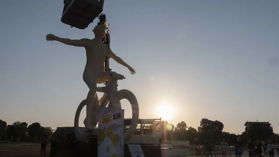 il monumento a Pantani inaugurato a Rimini (©Riccardo Gallini /GRPhoto)
