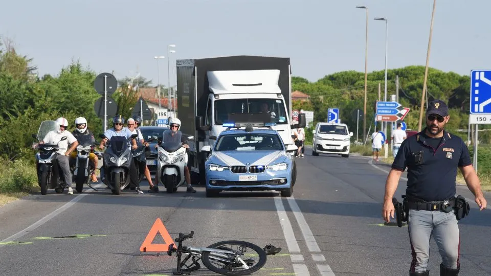 La bici da corsa di Bianchi sull’asfalto (foto Migliorini)