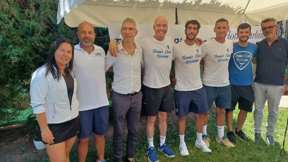 Dirigenti e tecnici alla conferenza stampa di presentazione al Tc Riccione
