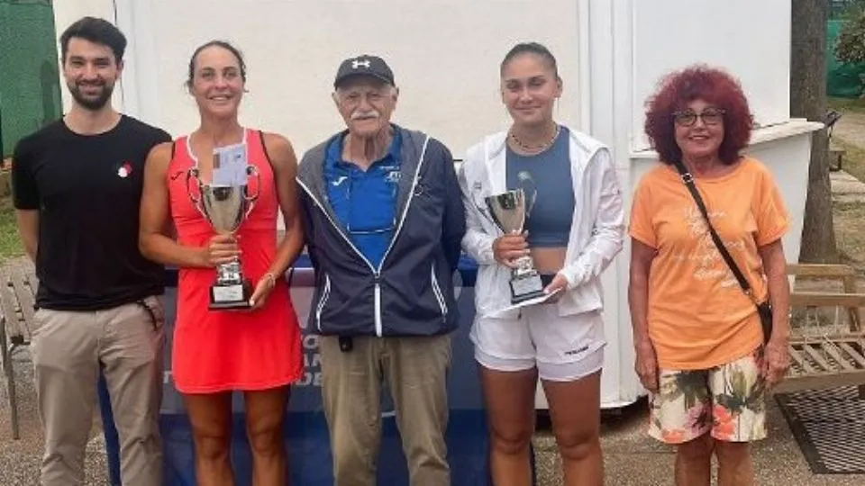 La premiazione del singolare femminile al CT Cervia