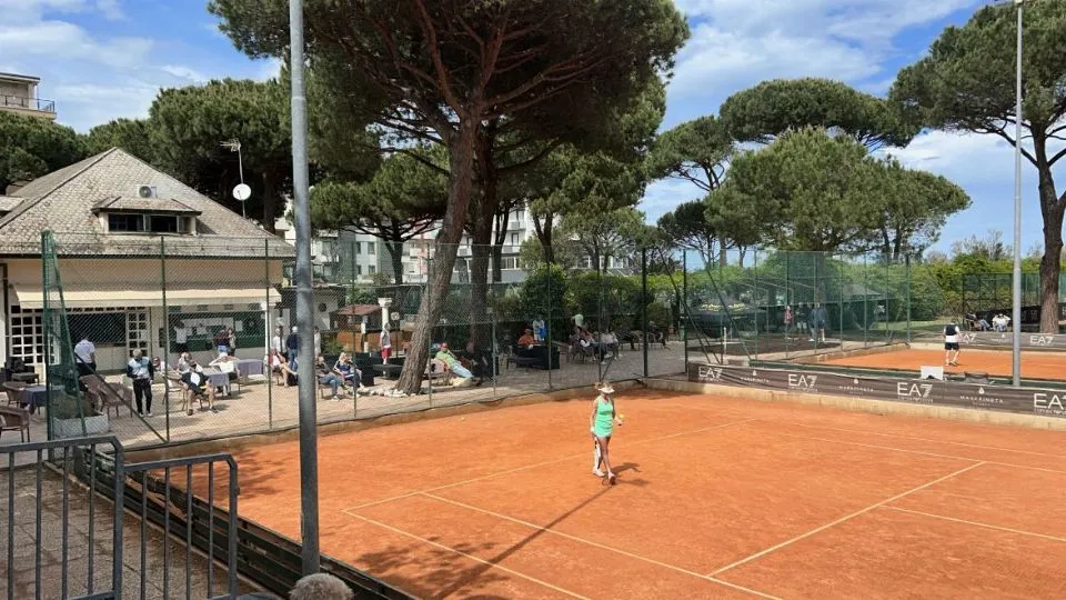 primi match nella splendida cornice del Mare e Pineta