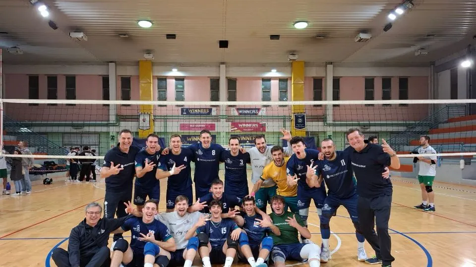 La PromoPharma festeggia dopo la vittoria di Falconara