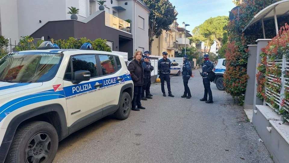 la Polizia Locale sul posto