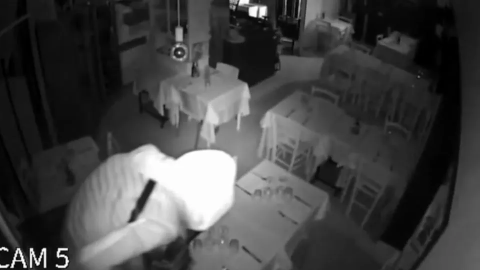 il ladro immortalato dalle telecamere