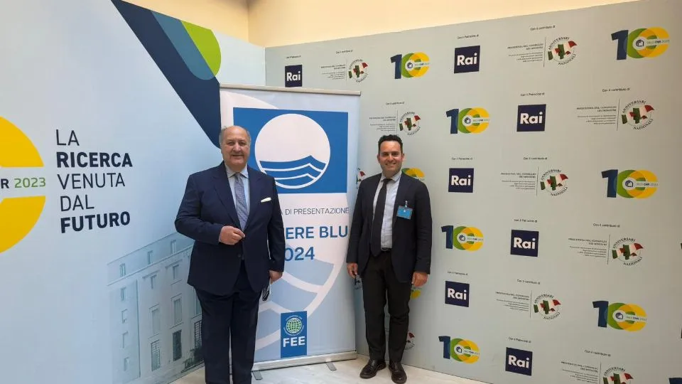 Presidente Claudio Mazza Fee con assessore Christian Andruccioli Riccione Bandiera Blu 2024