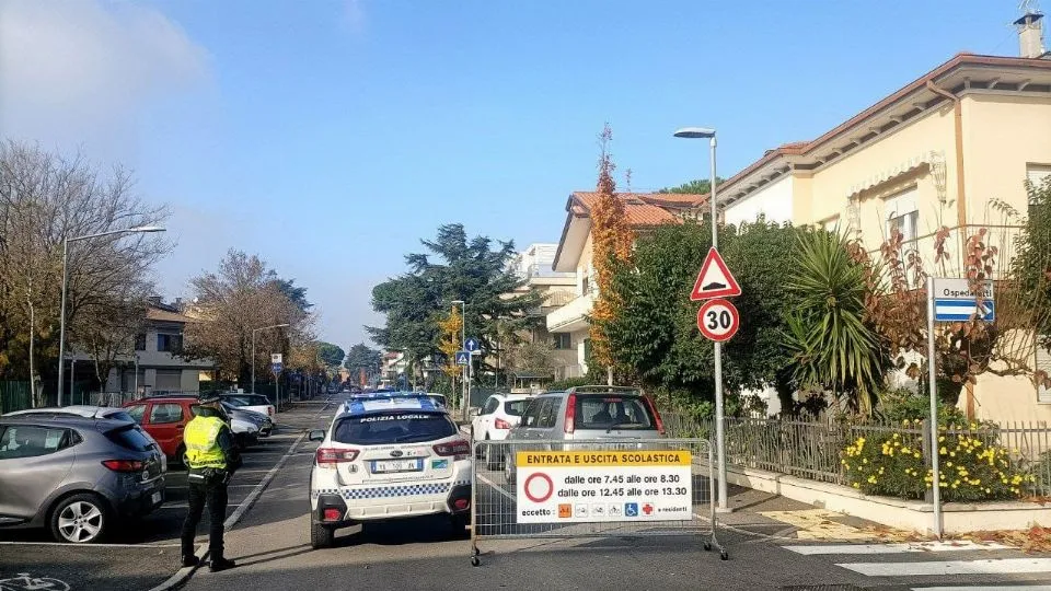 transenna in viale Finale Ligure