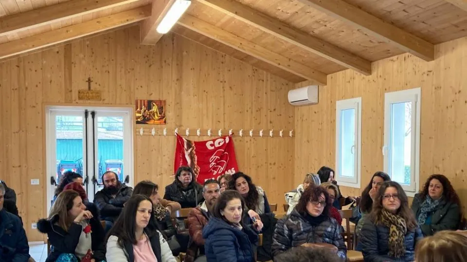 un’assemblea dei lavoratori di Riccione Terme